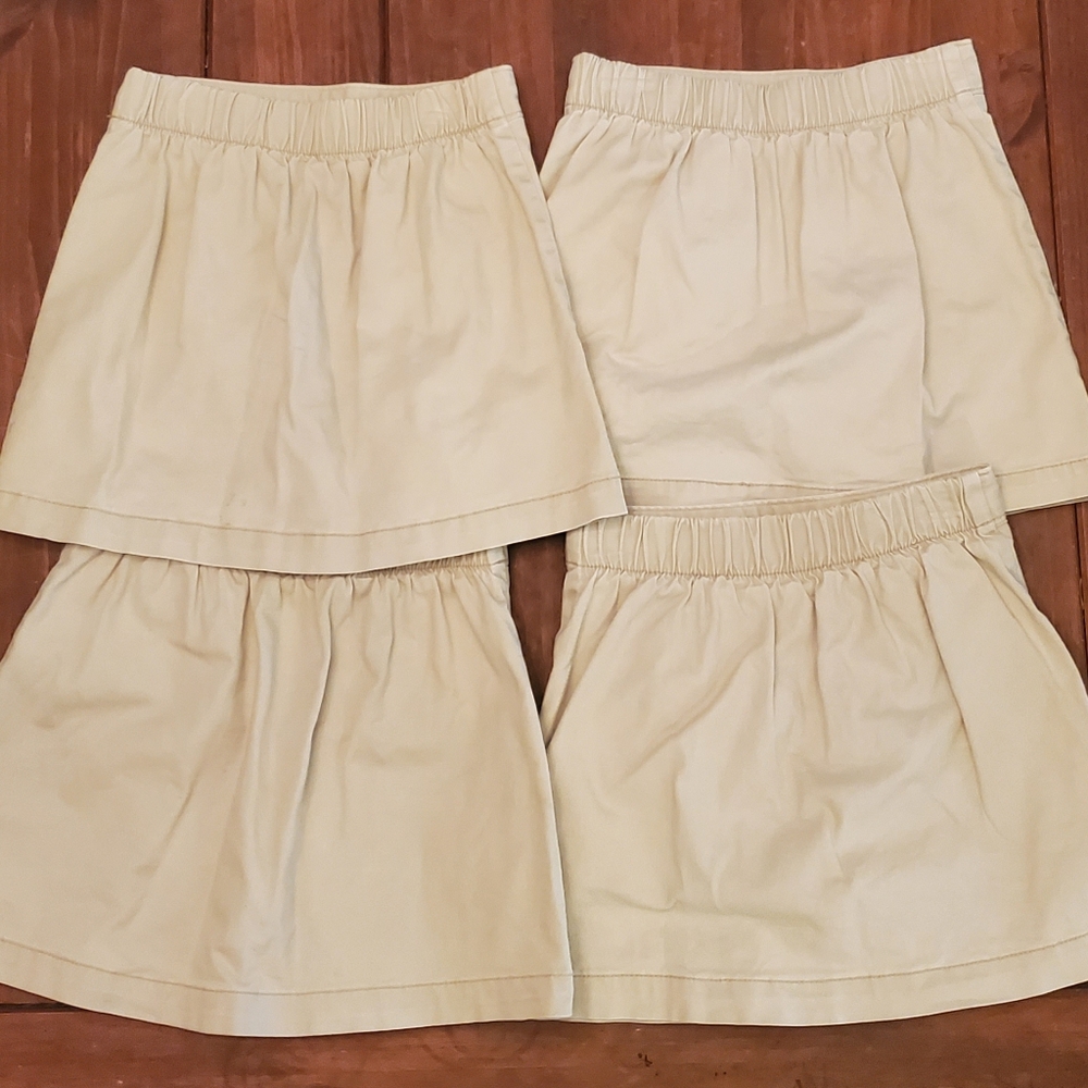 Set of 4 Beige Pleated Skirt with Button Details - Picture 4 of 4